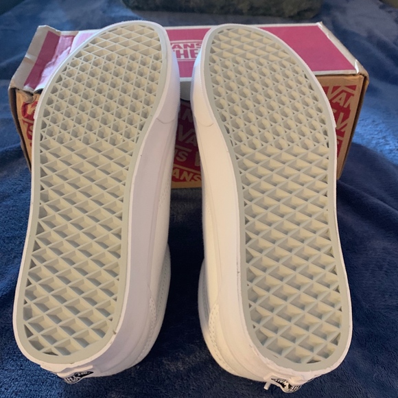 Custom Vans - LV Rainbow Old Skools - Picture 5 of 6